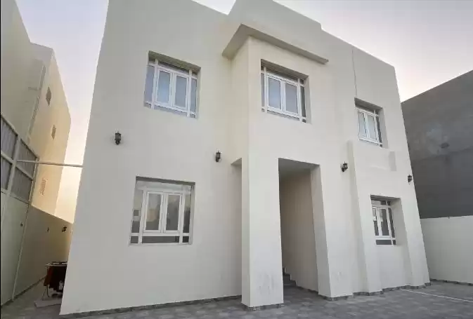 Residential Ready Property Studio U/F Apartment  for rent in Al Sadd , Doha #15670 - 1  image 